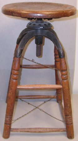 Stereograph operator's stool