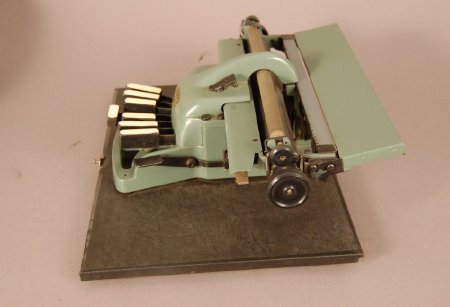Marburg Braillewriter, side view
