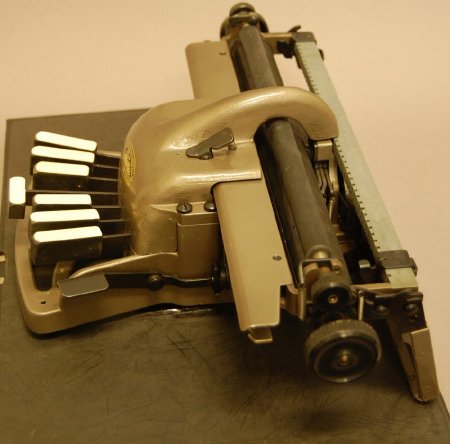 Marburg braillewriter, side view
