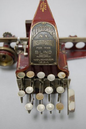Kleidograph, detail of label and keyboard