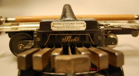 Picht Braillewriter, detail of label