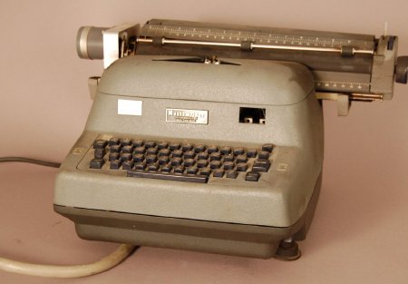 Typewriter, Electric                    