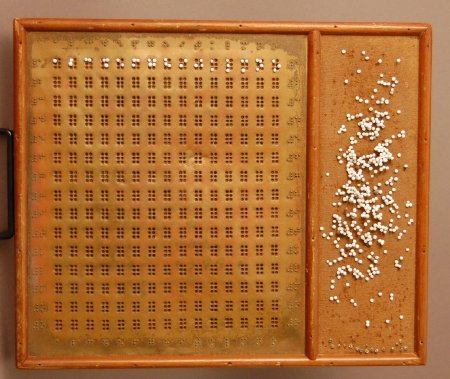 Braille pinboard