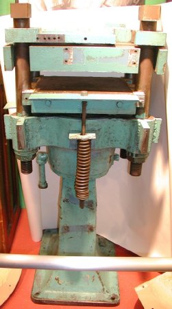 Hydraulic record press