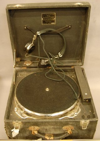 Phonograph                              