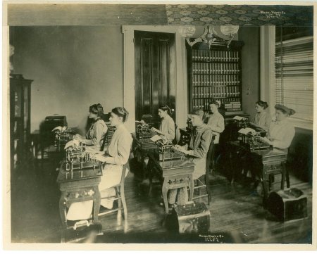 Students in  typewriting class